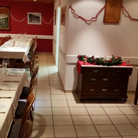 Hotell Hotel-restaurant-linde 2*